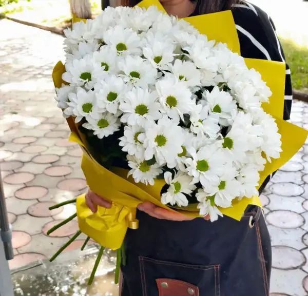 Букет из белых ромашек
